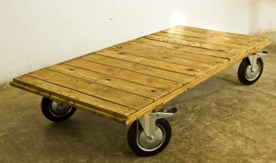 Drewniana ława na kołach Vintage