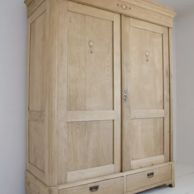 100-letnia dębowa szafa