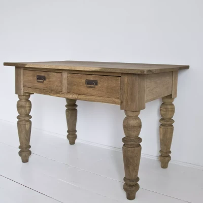 Masywny stół dębowy