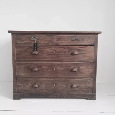 Stara drewniana komoda z zakonu