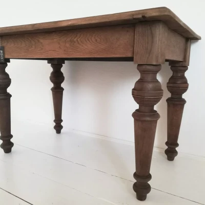 Stary stół z litego dębu