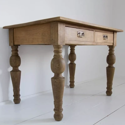 Stół z drewna czereśni