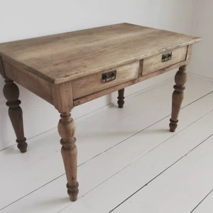 Stół z dzikiego dębu