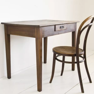 Bukowe ciemne biureczko