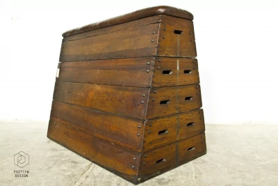 Skrzynia gimnastyczna lata 50