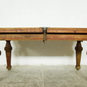 Stary stół bilardowy z okresu międzywojennego