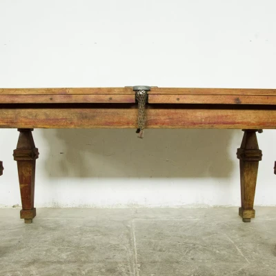 Stary stół bilardowy z okresu międzywojennego