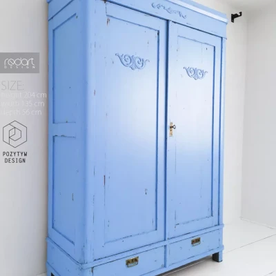 Polska drewniana szafa