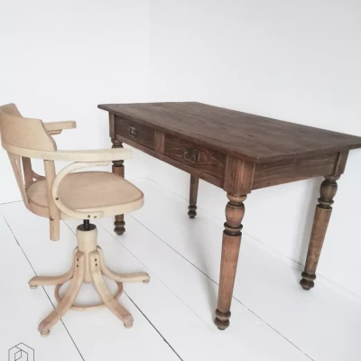 Stary stół jesionowy