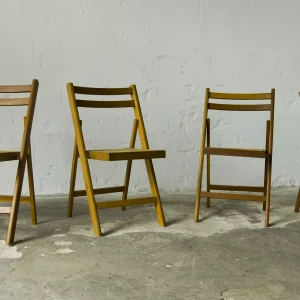 Drewniane składane krzesła rattan lata 70