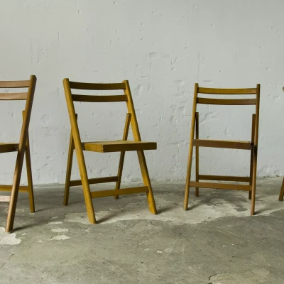 Drewniane składane krzesła rattan lata 70