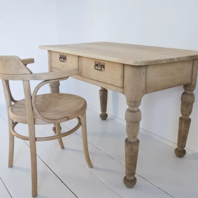 Stół z drewna dębowego