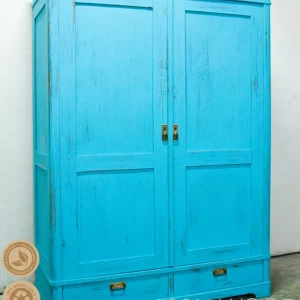 Drewniana szafa retro