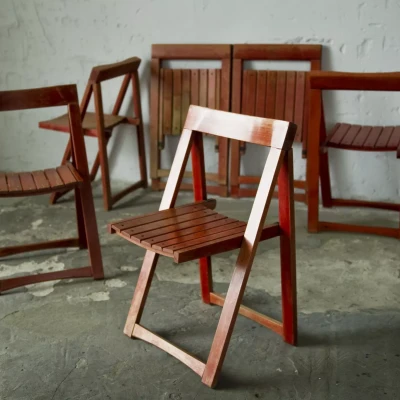 Zestaw czerwonych składanych krzeseł Aldo Jacober lata 60