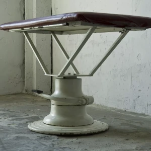 Industrialny stół weterynaryjny VINTAGE lata 50.