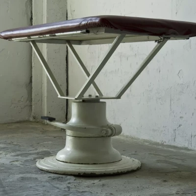 Industrialny stół weterynaryjny VINTAGE lata 50.